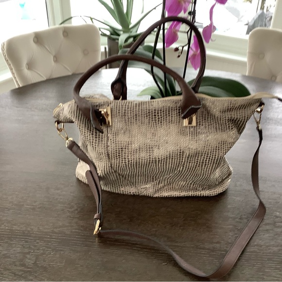Handbags - Crafted Textured Tote Bag with Brown Trim
